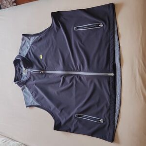 Like new Peter Millar designed golf vest w pockets. 4xl 26in length 30in chest